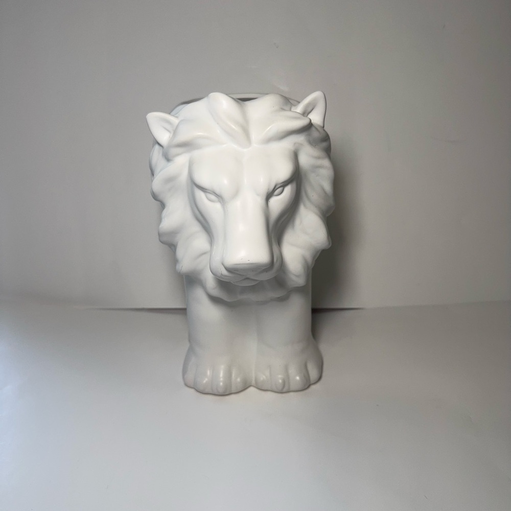 White Ceramic Lion Planter Vase Home Decor Animal Sculpture - Picture 10 of 10